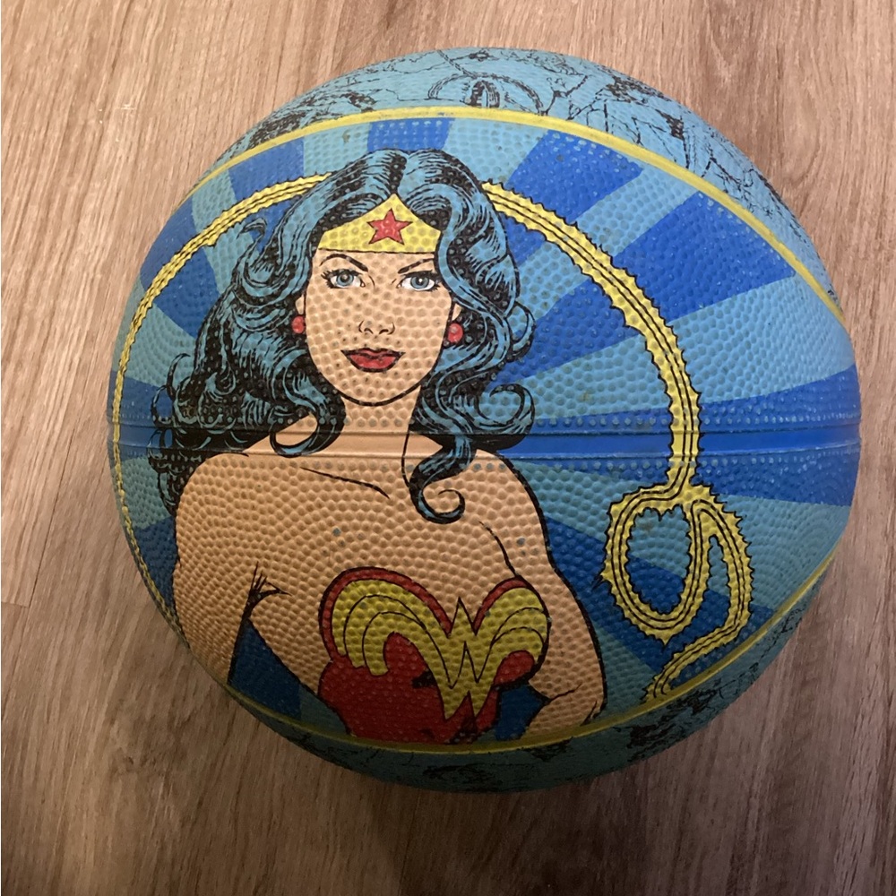 Wonder Woman Yellow Logo Basketball Ball Rubber Blue Official Size 7 29.5”